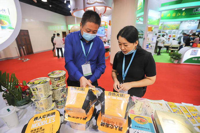 助力豫滬農(nóng)業(yè)深入合作，白象食品攜多款明星產(chǎn)品亮相上海